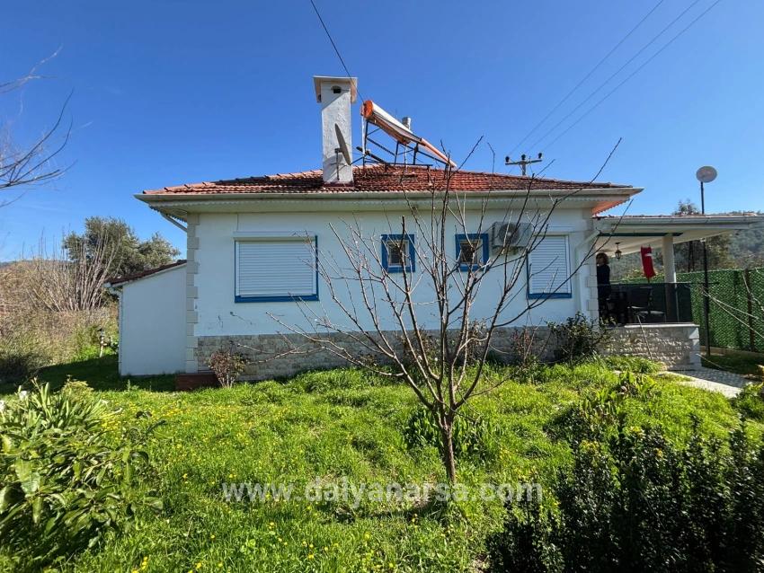 Eingeschossiges Haus Mit 2 Schlafzimmern Und Einem Zusätzlichen Zimmer Auf Einem 459 M² Großen Grundstück In Okçular Zu Verkaufen