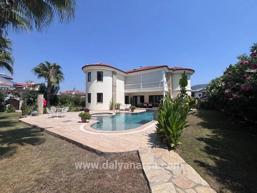 Eckgrundstück Mit 980 M² Und 5+1 Zimmern In Dalyan, Maraş, Zu Verkaufen.