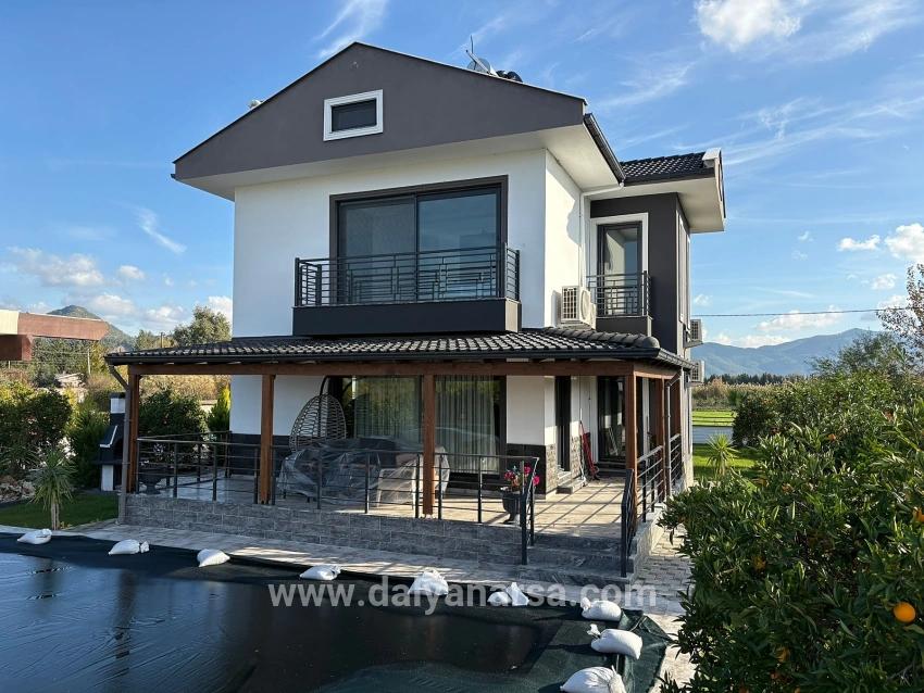 4+1 Villa Zum Verkauf In Eskiköy, Gelegen Auf Einem 14.136 M² Großen Grundstück