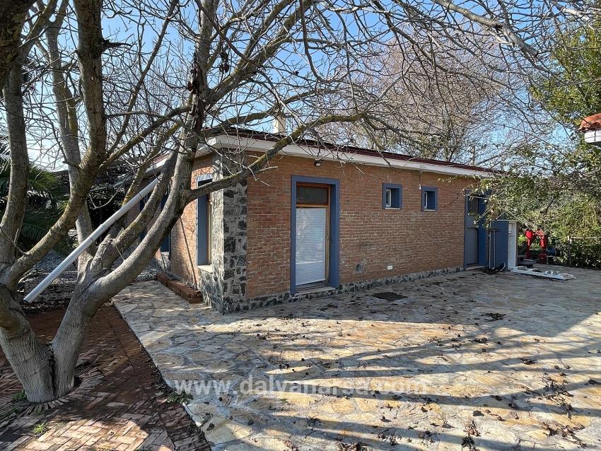 Freistehendes, Eingeschossiges Haus Auf Einem 2882 M² Großen Grundstück In Eskiköy Zu Verkaufen.