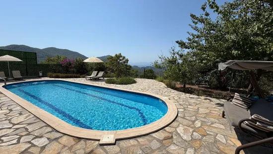 In Dalyan Gökbel mit See- und Meerblick 4+1 Villa zu verkaufen