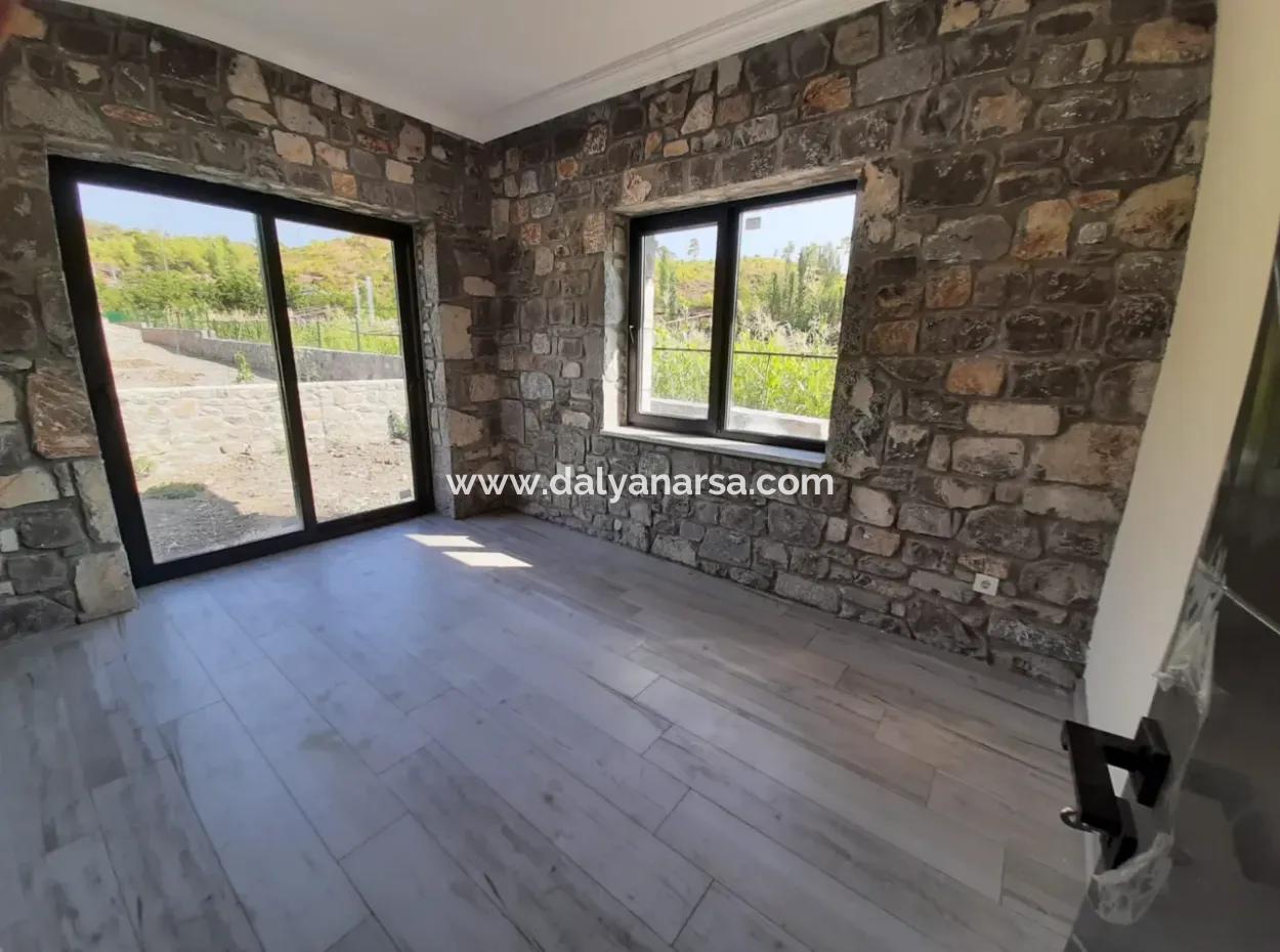 3 1 Steinhäuser Zum Verkauf In 930M2 Grundstück In Zeytinalan