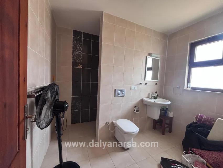 Dalyan Maraş'ta Köşebaşı 980m2 Arsa İçerisinde 5+1 Satılık Villa