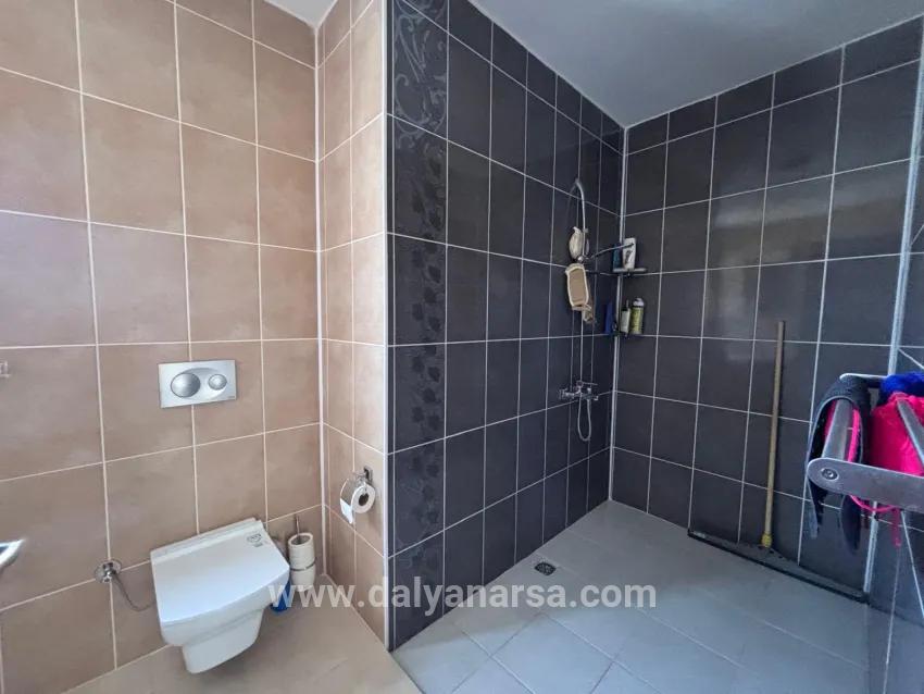 Dalyan Maraş'ta Köşebaşı 980m2 Arsa İçerisinde 5+1 Satılık Villa