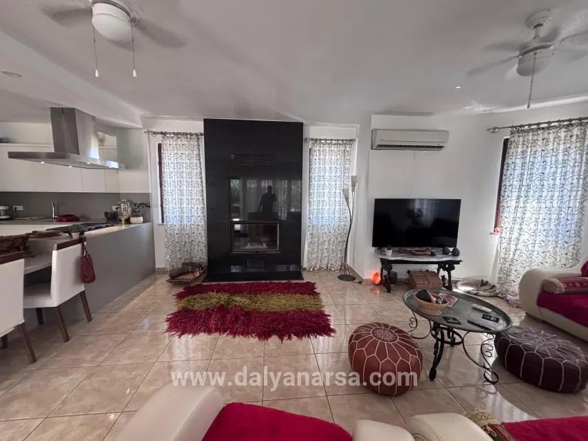 Dalyan Maraş'ta Köşebaşı 980m2 Arsa İçerisinde 5+1 Satılık Villa