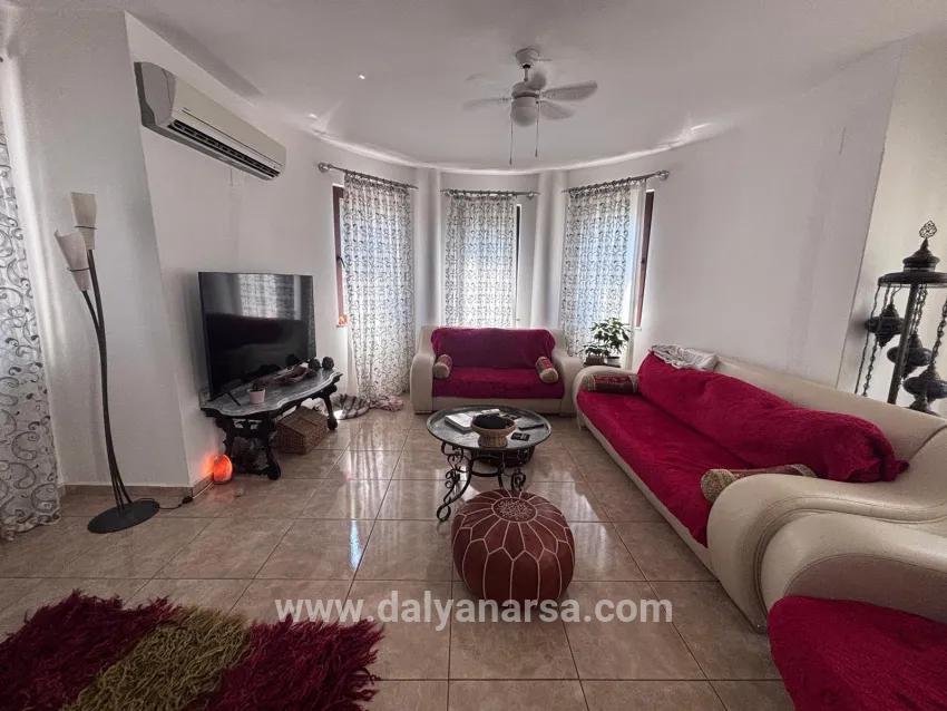 Dalyan Maraş'ta Köşebaşı 980m2 Arsa İçerisinde 5+1 Satılık Villa