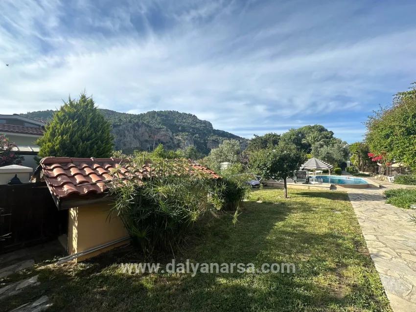 Dalyan'da Kanala Sıfır 4+1 Satılık Villa