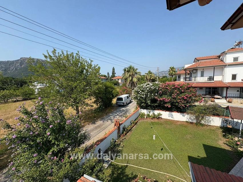 Okçular'da 514m2 Arsa İçerisinde 2 Katlı Satılık Ev