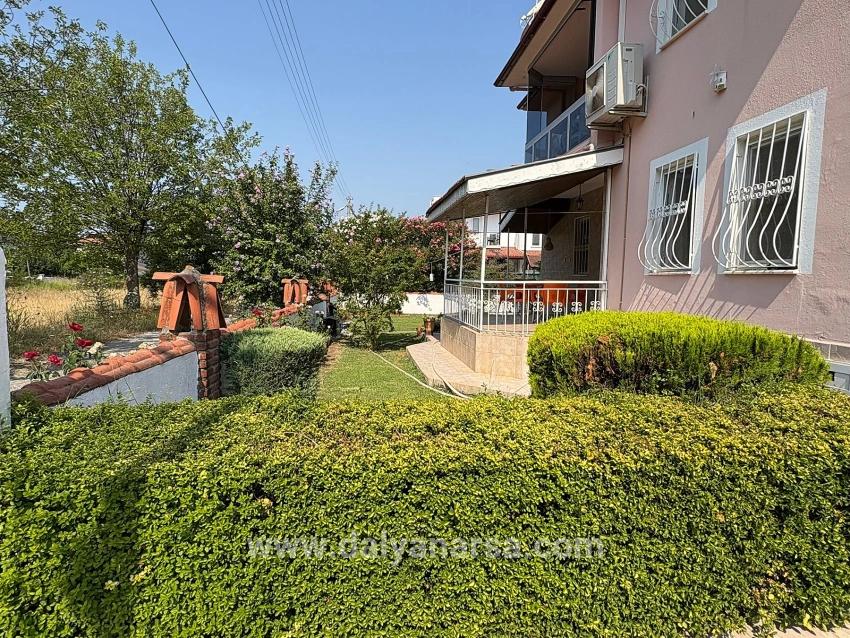 Okçular'da 514m2 Arsa İçerisinde 2 Katlı Satılık Ev