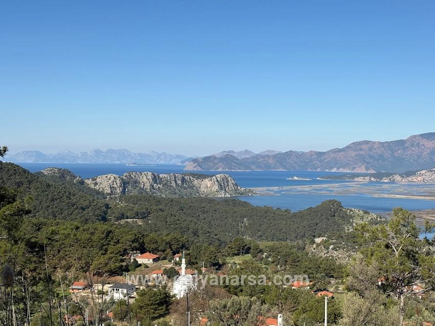 Gökbel'de Köy Yerleşik Alanı İçerisinde Deniz Manzaralı 1000m2 Satılık Arazi