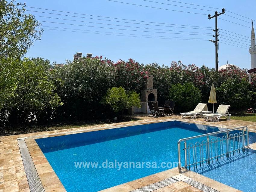 Dalyan'da Köşebaşı 600m2 Arsa İçerisinde 3+1 Satılık Villa