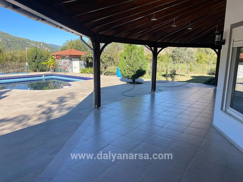 Dalyan Gülpınar'da 6000m2 Arsa İçerisinde 4+2 Satılık Villa