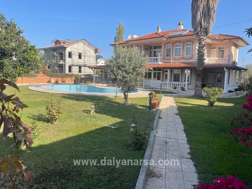 Dalyan'da 1000m2 Arsa İçerisinde 4+1 Satılık Villa