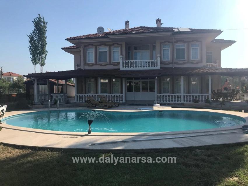 Dalyan'da 1000m2 Arsa İçerisinde 4+1 Satılık Villa