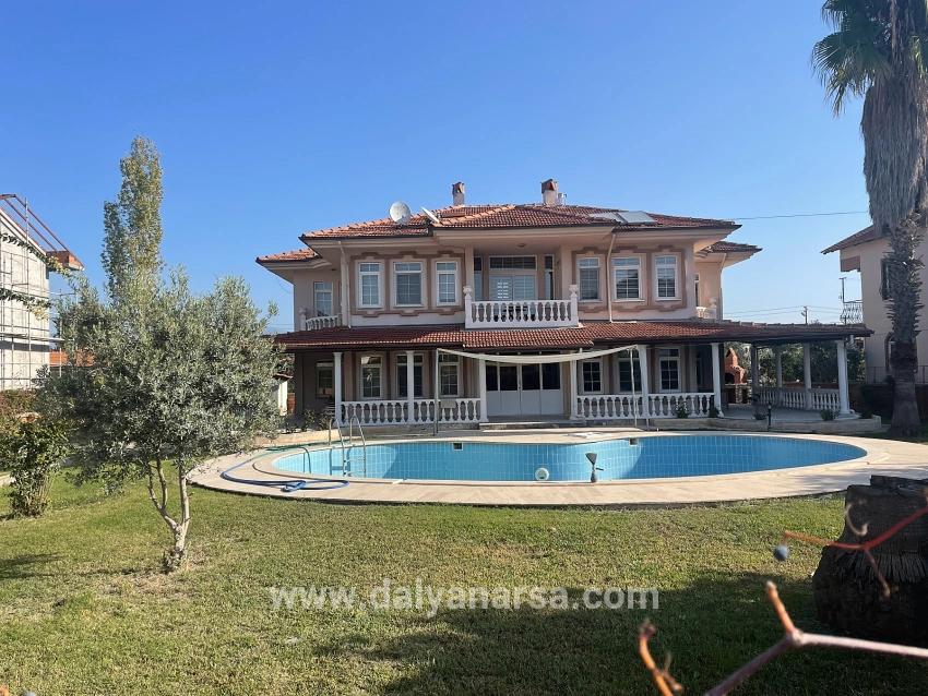 Dalyan'da 1000m2 Arsa İçerisinde 4+1 Satılık Villa