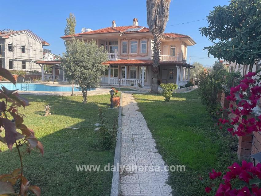 Dalyan'da 1000m2 Arsa İçerisinde 4+1 Satılık Villa
