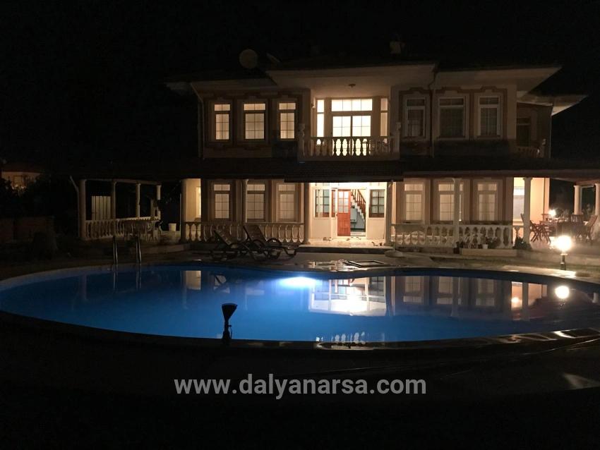 Dalyan'da 1000m2 Arsa İçerisinde 4+1 Satılık Villa