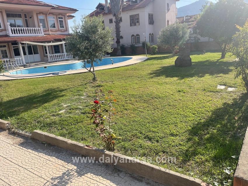 Dalyan'da 1000m2 Arsa İçerisinde 4+1 Satılık Villa