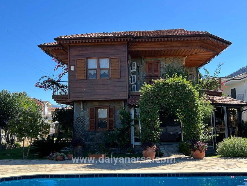 Dalyan Gülpınar'da 580m2 Arsa İçerisinde Satılık Taş Villa