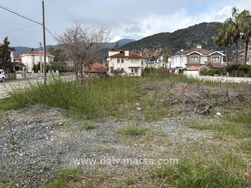 Dalyan Maraş'da Köşebaşı 892m2 Satılık Arsa