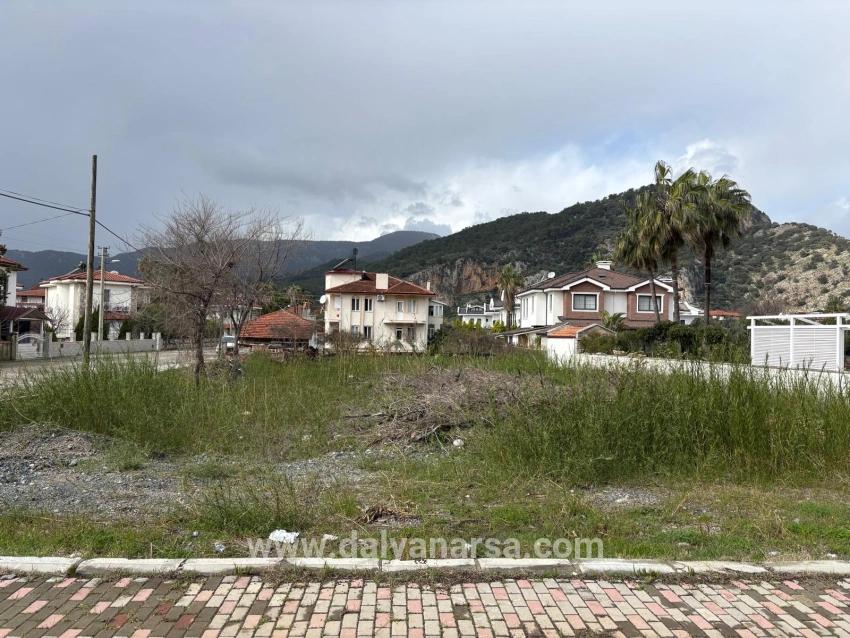 Dalyan Maraş'da Köşebaşı 892m2 Satılık Arsa