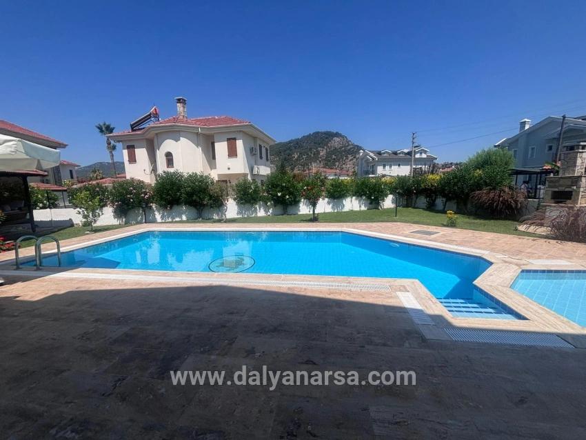 Dalyan'da 848m2 Kral Mezarları Manzaralı 3+1 Satılık Villa