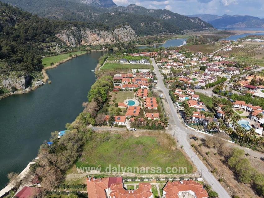 Dalyan Gülpınar'da Kanala Sıfır 2600m2 %20 Turizm İmarlı Satılık Arsa