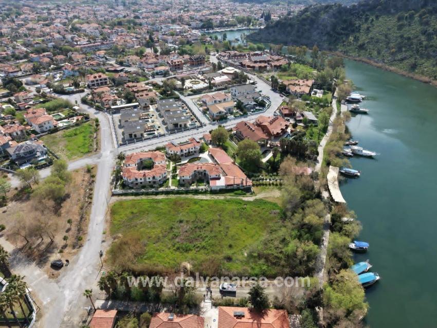 Dalyan Gülpınar'da Kanala Sıfır 2600m2 %20 Turizm İmarlı Satılık Arsa