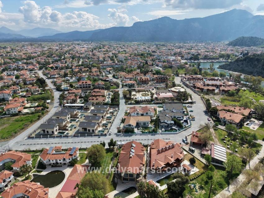 Dalyan Gülpınar'da Kanala Sıfır 2600m2 %20 Turizm İmarlı Satılık Arsa