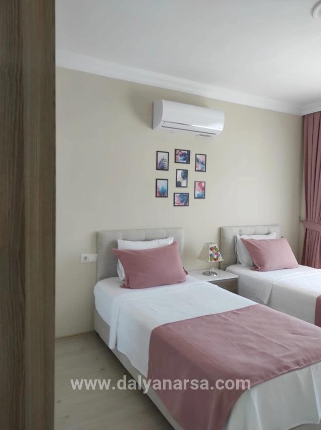 Dalyan Gülpınar'da Köşebaşı 545m2 Arsa İçinde Satılık 4+1 Villa