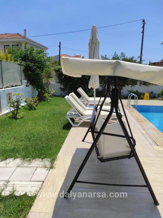 Dalyan Gülpınar'da Köşebaşı 545m2 Arsa İçinde Satılık 4+1 Villa