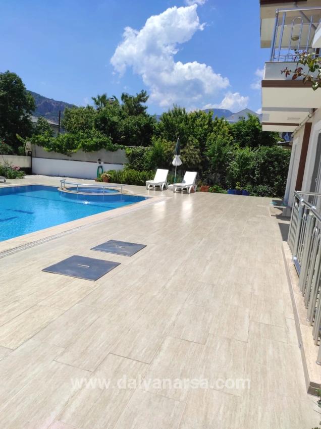 Dalyan Gülpınar'da Köşebaşı 545m2 Arsa İçinde Satılık 4+1 Villa