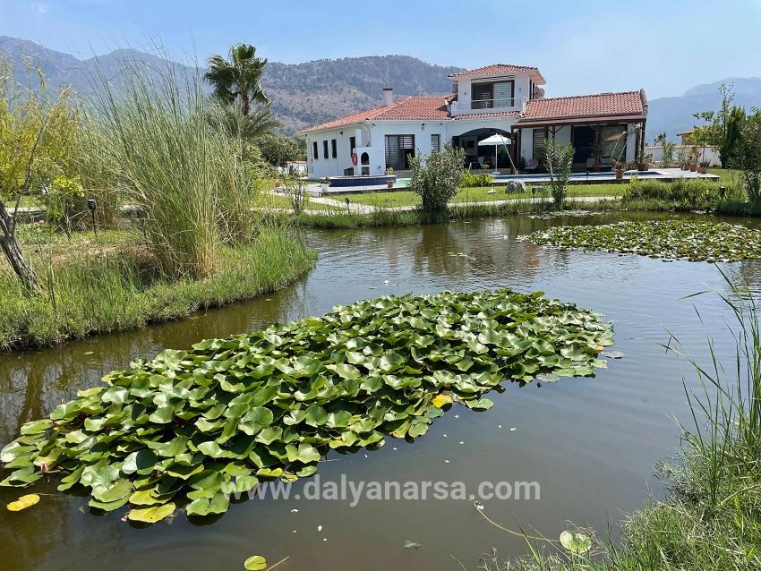 Dalyan İztuzu Manzaralı 7000m2 Arsa İçinde 4+1 Satılık Lüks Villa