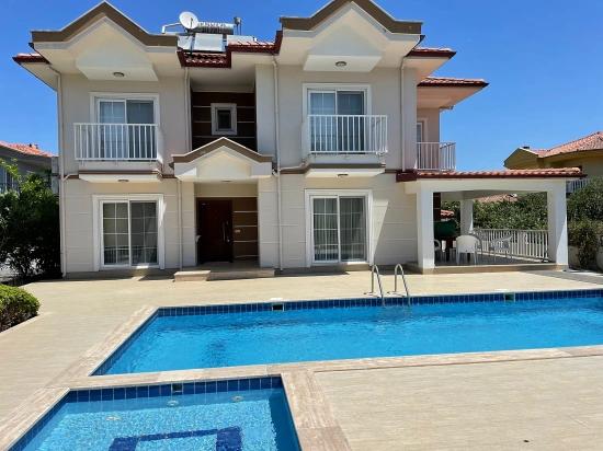 Dalyan Gülpınar'da 579m2 Arsa İçerisinde 4+1 Satılık Villa
