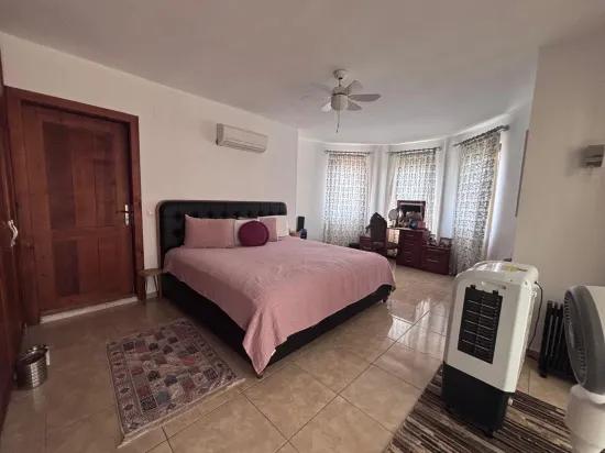Dalyan Maraş'ta Köşebaşı 980m2 Arsa İçerisinde 5+1 Satılık Villa