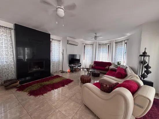 Dalyan Maraş'ta Köşebaşı 980m2 Arsa İçerisinde 5+1 Satılık Villa