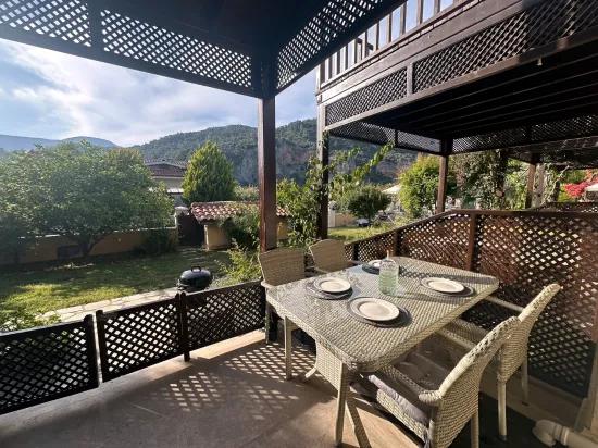 Dalyan'da Kanala Sıfır 4+1 Satılık Villa