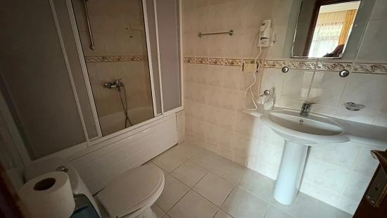 Dalyan'da 30 Odalı Kanala Yakın Satılık Otel
