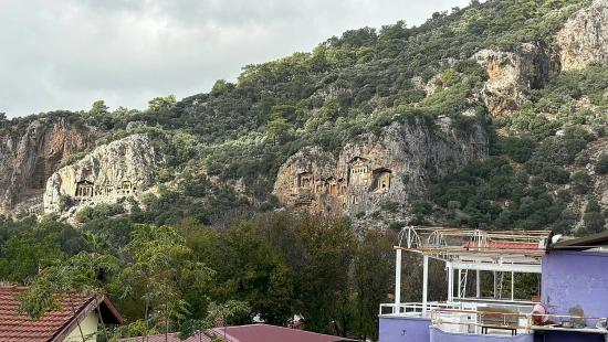 Dalyan'da 30 Odalı Kanala Yakın Satılık Otel