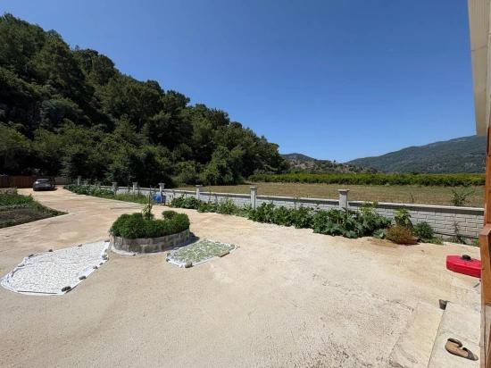 Dalyan Karadağ Mevkiinde 2500m2 Tarla İçerisinde 120m2 Müstakil Ahşap Ev