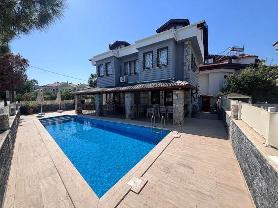 Dalyan'da 301m2 Arsa İçerisinde 5+1 Satılık Villa