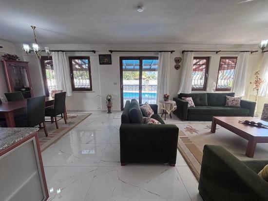 Dalyan'da 301m2 Arsa İçerisinde 5+1 Satılık Villa