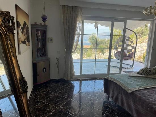Gökbel'de Full Deniz Manzaralı 5000m2 Arsa İçerisinde Satılık Vıp Villa