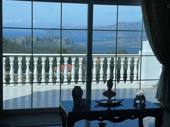 Gökbel'de Full Deniz Manzaralı 5000m2 Arsa İçerisinde Satılık Vıp Villa