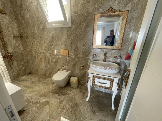 Gökbel'de Full Deniz Manzaralı 5000m2 Arsa İçerisinde Satılık Vıp Villa