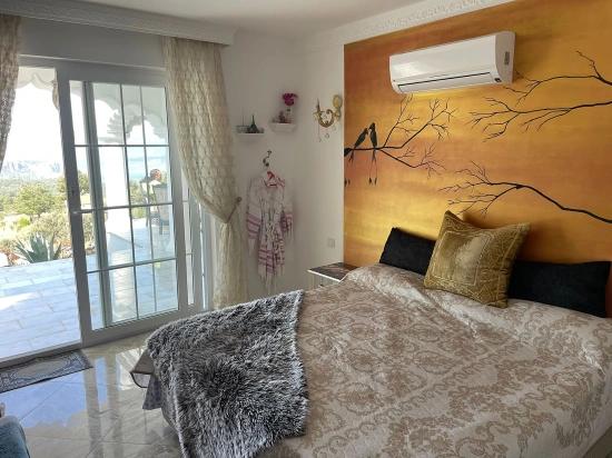 Gökbel'de Full Deniz Manzaralı 5000m2 Arsa İçerisinde Satılık Vıp Villa