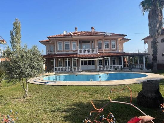 Dalyan'da 1000m2 Arsa İçerisinde 4+1 Satılık Villa