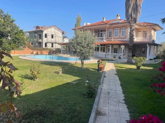 Dalyan'da 1000m2 Arsa İçerisinde 4+1 Satılık Villa