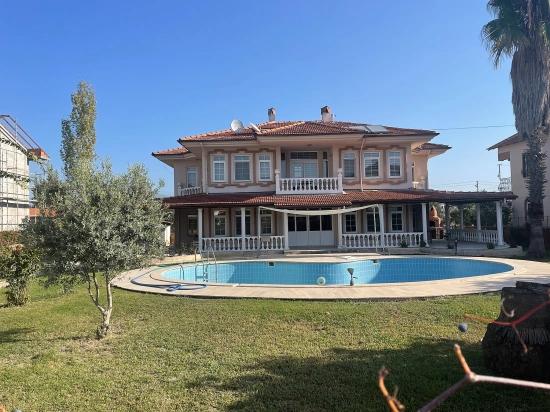 Dalyan'da 1000m2 Arsa İçerisinde 4+1 Satılık Villa