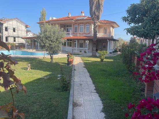 Dalyan'da 1000m2 Arsa İçerisinde 4+1 Satılık Villa